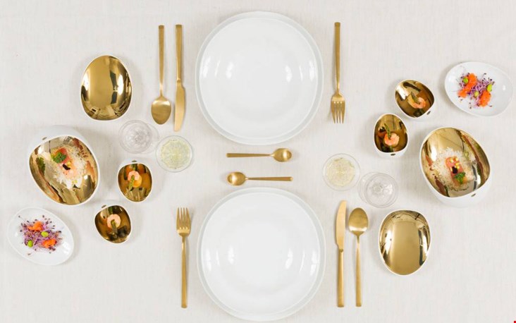 Kijk eens, wat een spetterende feesttafel! Kijk eens, wat een spetterende feesttafel!